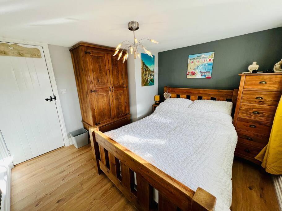 Swordfish Cottage **Next To The Harbour** Whitby Bagian luar foto