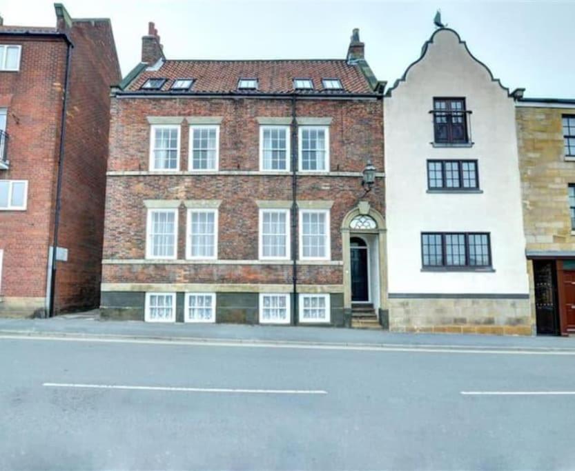 Swordfish Cottage **Next To The Harbour** Whitby Bagian luar foto