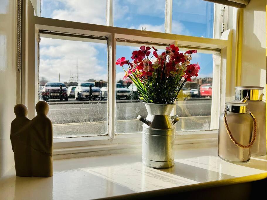 Swordfish Cottage **Next To The Harbour** Whitby Bagian luar foto