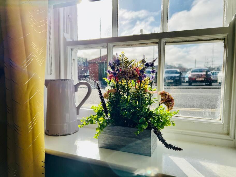 Swordfish Cottage **Next To The Harbour** Whitby Bagian luar foto