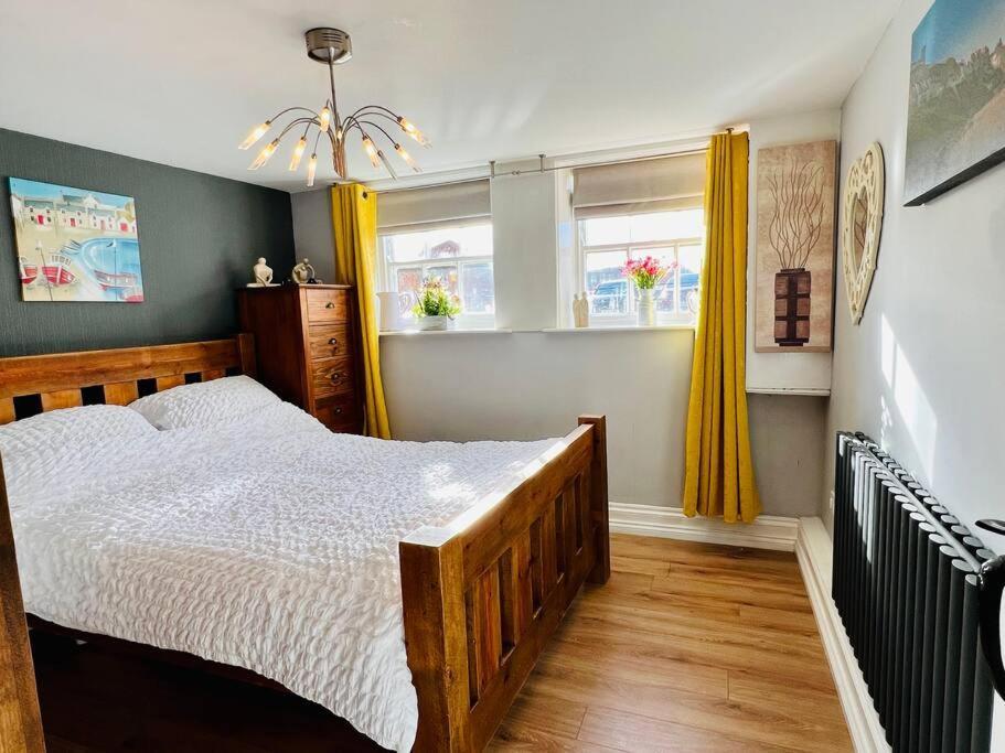 Swordfish Cottage **Next To The Harbour** Whitby Bagian luar foto